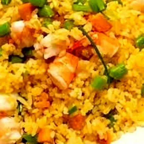 Hình ảnh Cơm chiên hải sản xào rau 