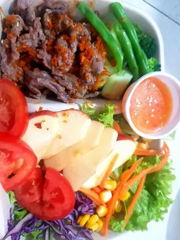 Hình ảnh Salad Bò Sốt Bơ Tỏi