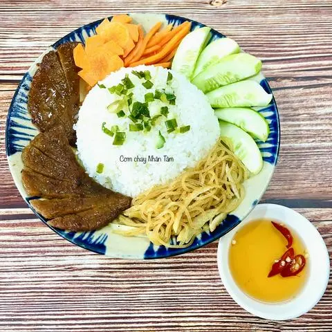 Hình ảnh Cơm trắng sườn bì chay