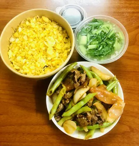Hình ảnh Cơm Nóng Đậu Que Xào Bò 