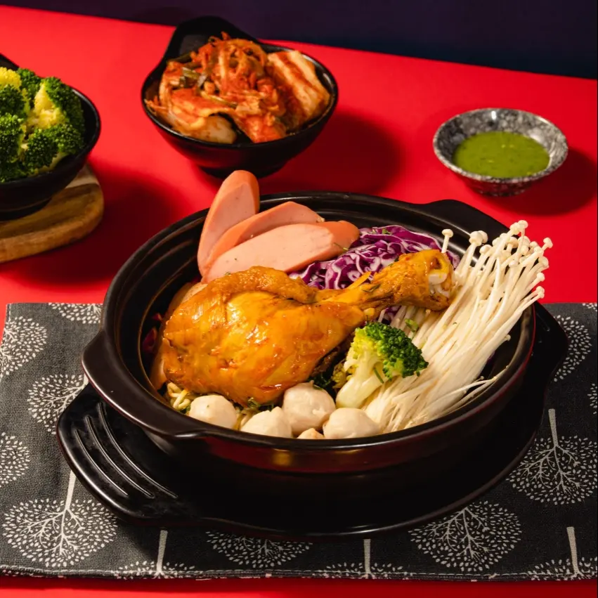 Hình ảnh Mì kim chi đùi gà