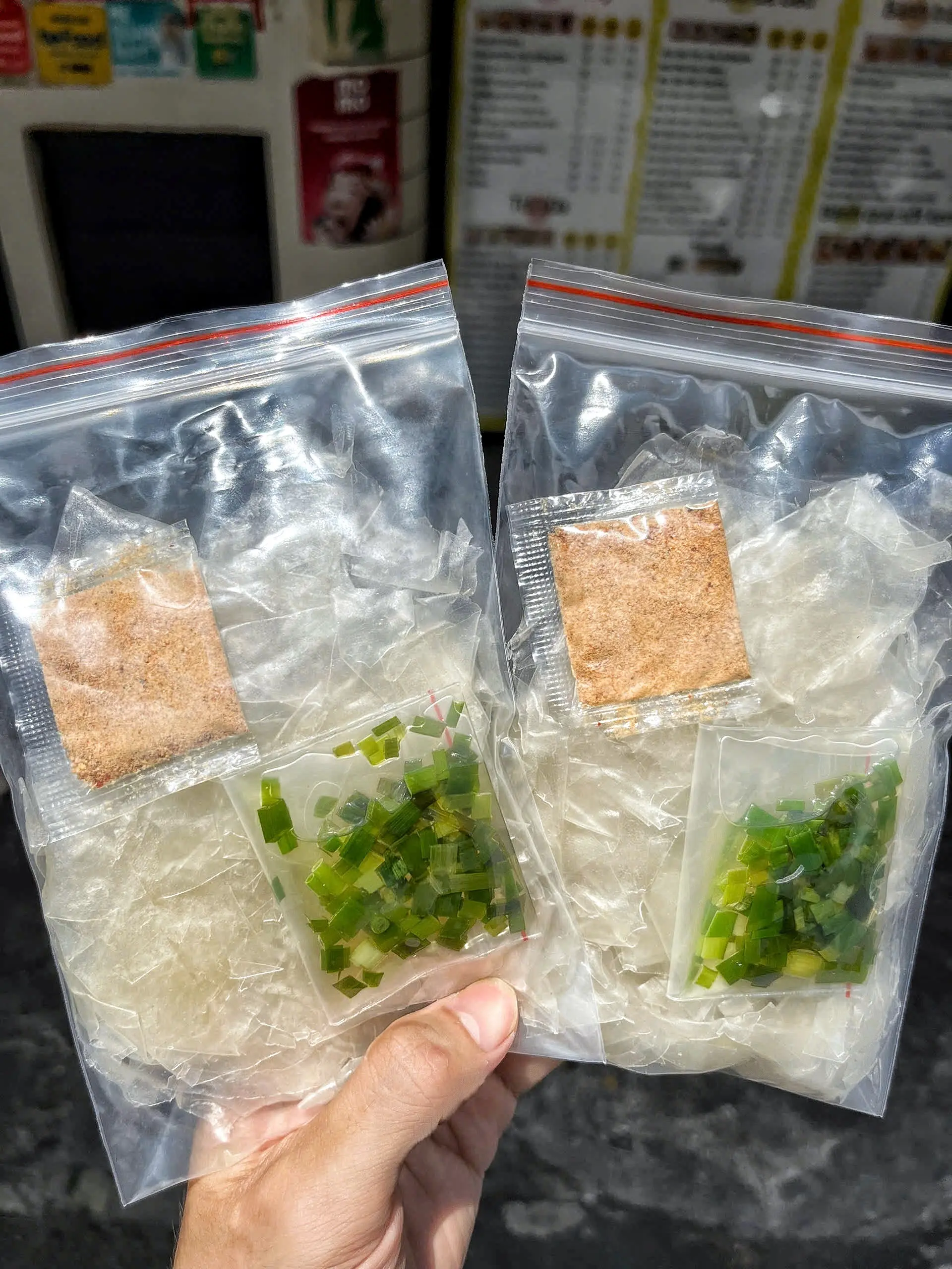 Hình ảnh Bánh Tráng Phơi Sương Muối Mỡ Hành