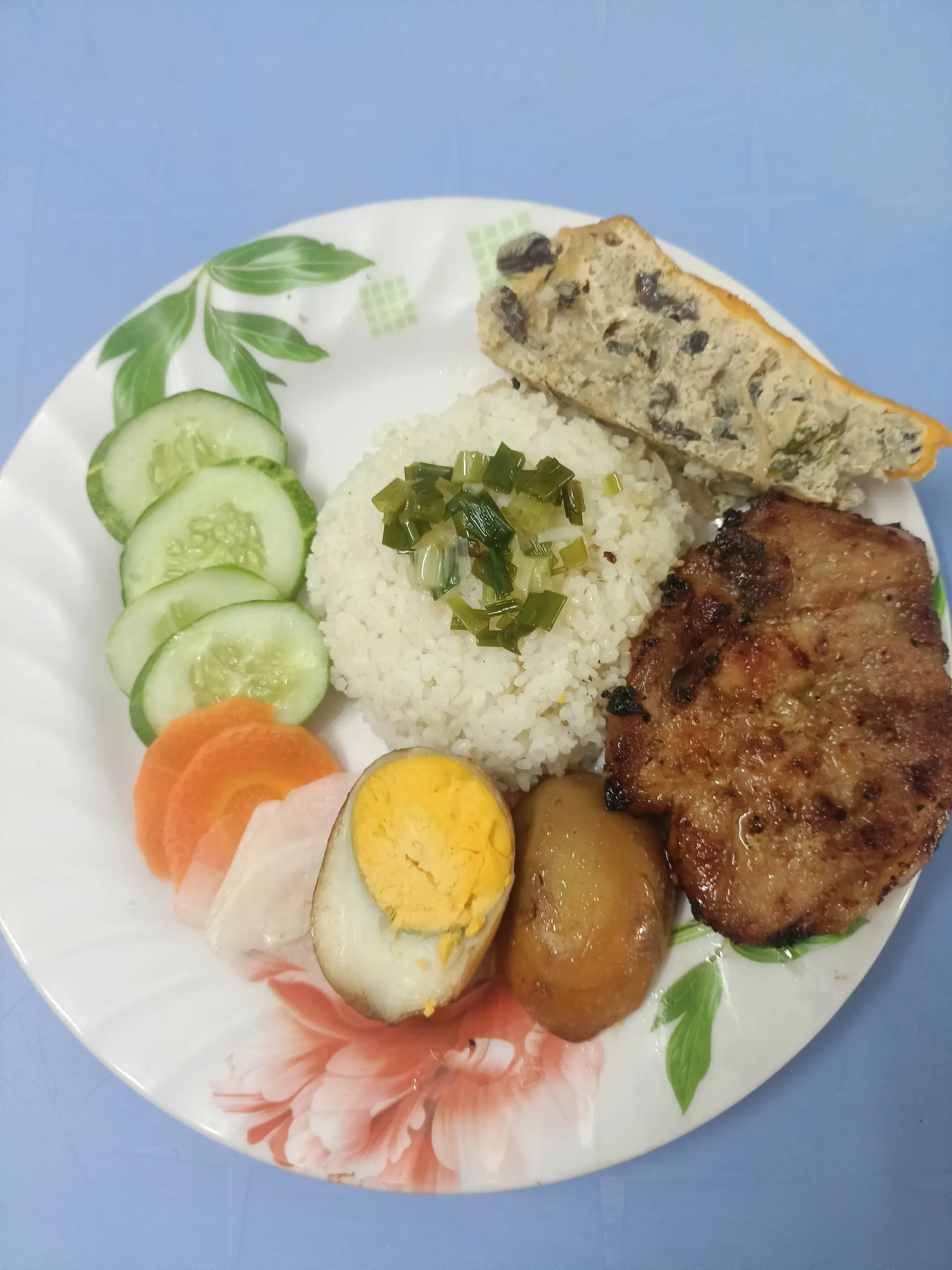 Hình ảnh cơm tấm sườn - chả - trứng kho 