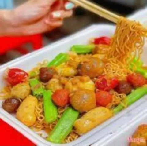 Hình ảnh mì trộn đồ chiên tá lả 
