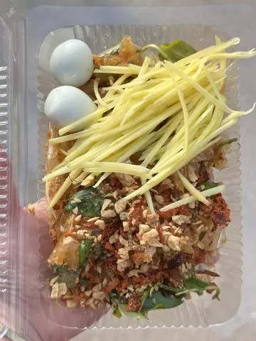 Hình ảnh Bánh tráng trộn vụn tỏi bò mlem