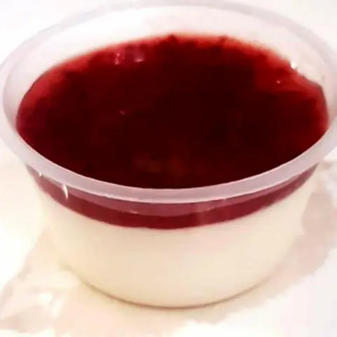 Hình ảnh Panna cotta vị phúc bồn tử