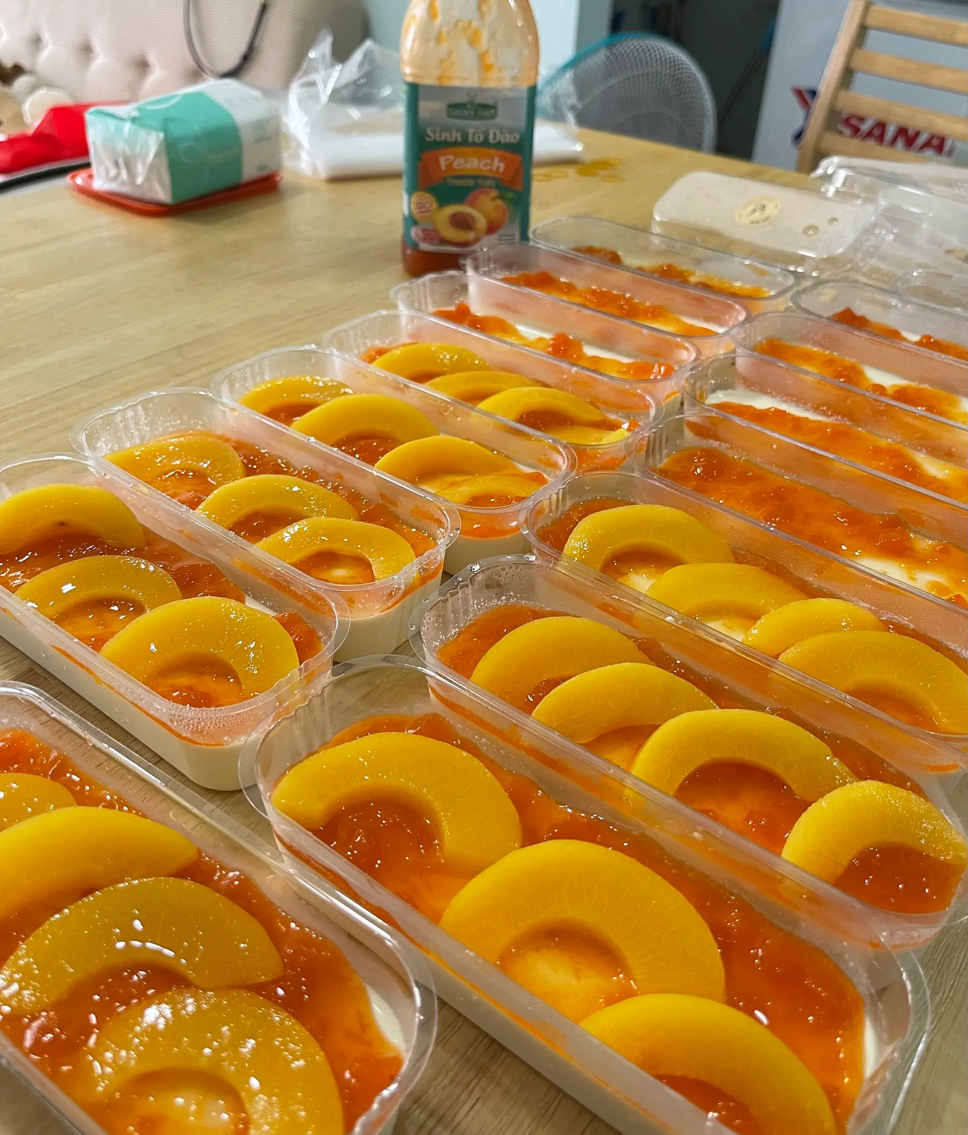 Hình ảnh Panna cotta vị đào - đào tươi - đào ngâm