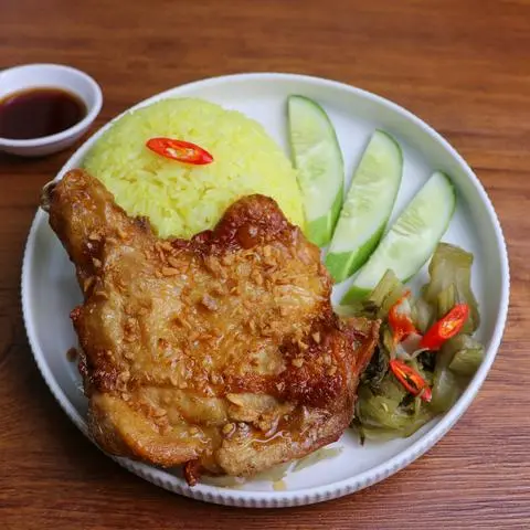 Hình ảnh Cơm Gà Mắm Tỏi (Đùi Cánh Quạt)