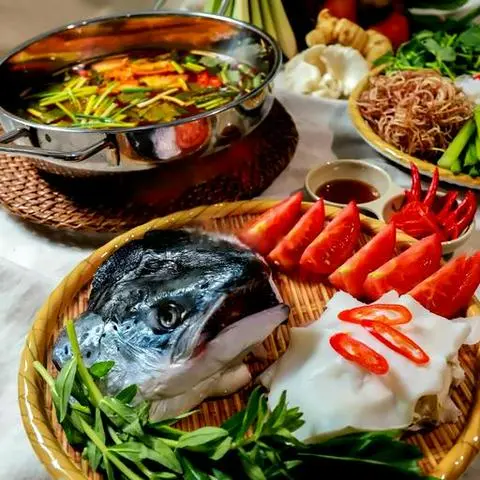 Hình ảnh Lẩu măng chua đầu cá hồi ( lẩu lớn)