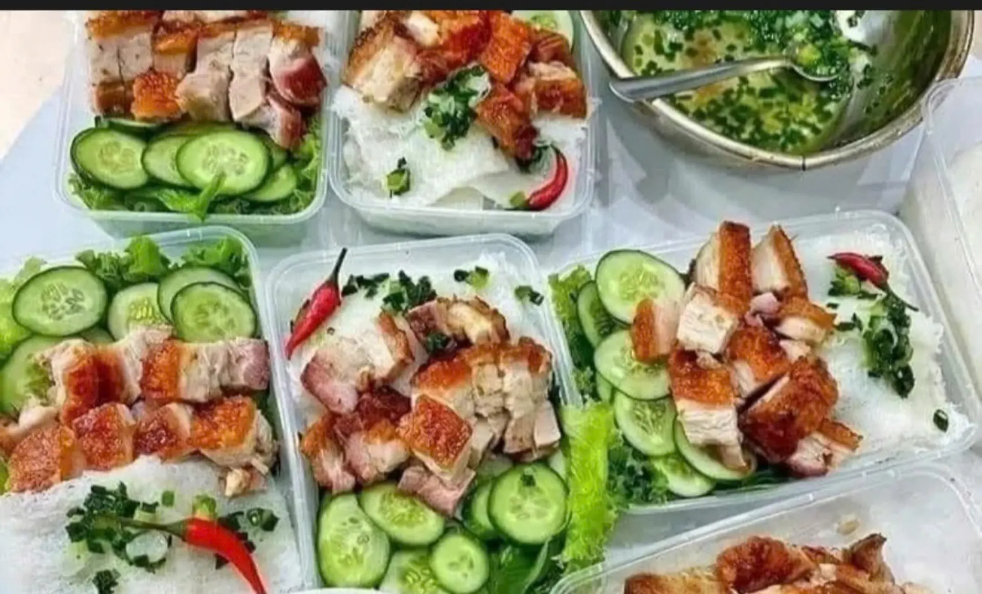 Hình ảnh Bún nem nướng Heo Quay