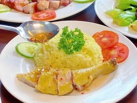 Hình ảnh Cơm gà hấp lá chanh