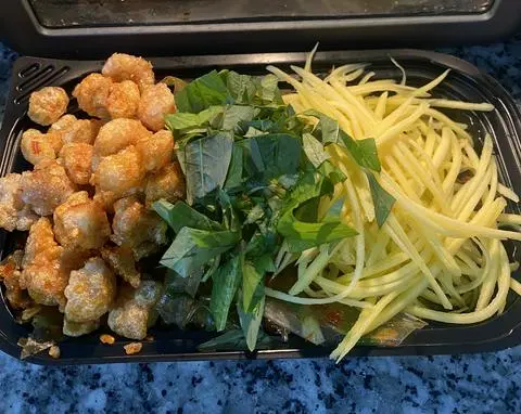 Hình ảnh Bánh tráng trộn tóp mỡ 
