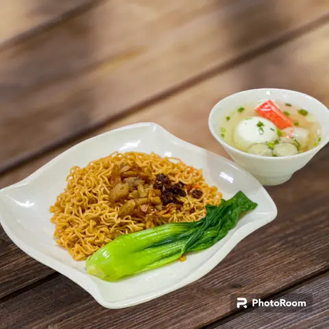 Hình ảnh Mì trộn - hủ tiếu trộn trứng lòng đào