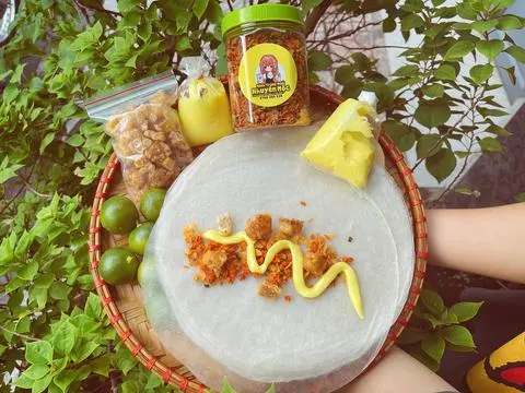 Hình ảnh Combo Bánh Tráng Nguyên Xấp Muối Tôm (Tóp Mỡ + Bơ)