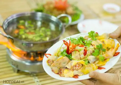 Hình ảnh Lẩu gà nấu lá giang