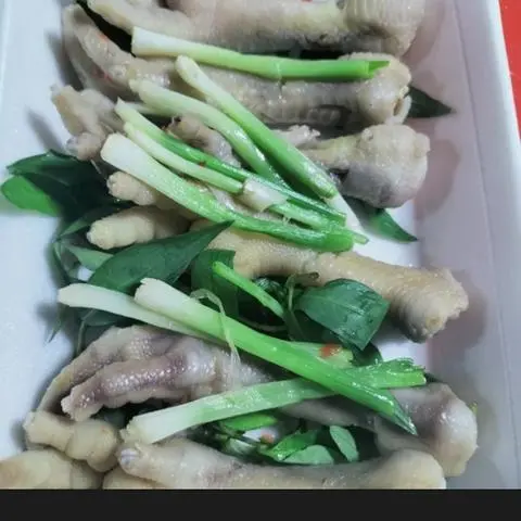 Hình ảnh chân gà  rút xương xào bơ cay 