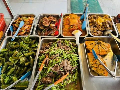 Hình ảnh Cơm lòng mề xào khóm