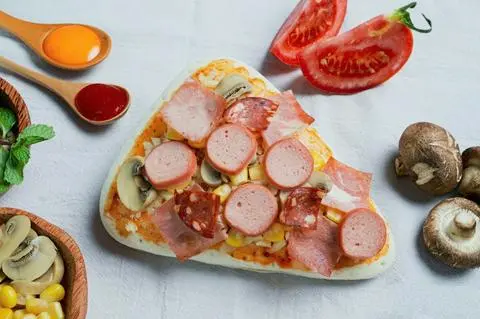 Hình ảnh pizza xúc xích phô mai 