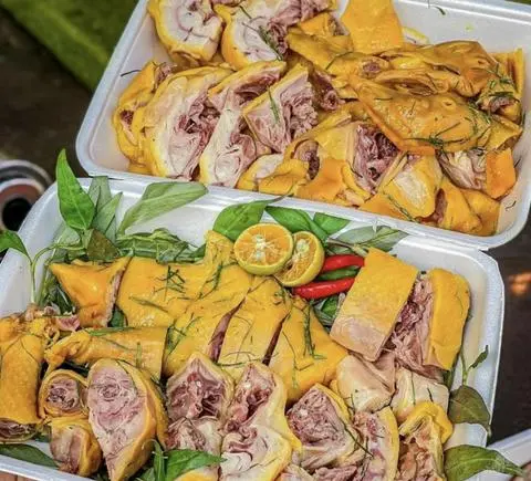 Hình ảnh GÀ Ủ MUỐI HOA TIÊU - NGUYÊN CON ( CHẶT SẲN )