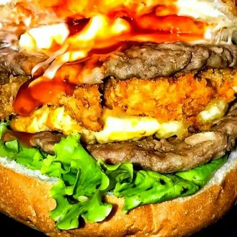 Hình ảnh Hamburger trứng bò gà xúc xích