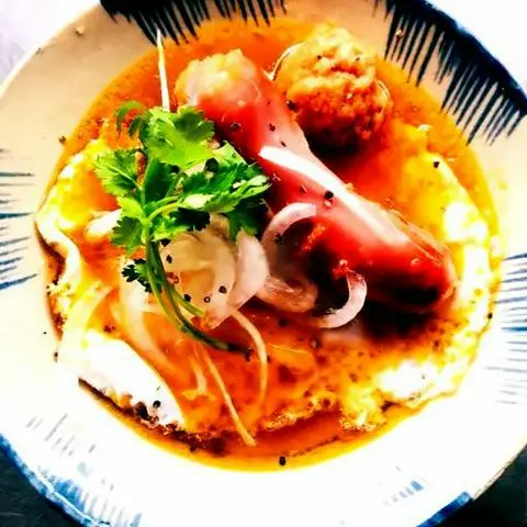 Hình ảnh Bánh mì xíu mại + xúc xích + ốpla ( đóng hộp)