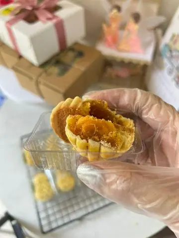 Hình ảnh Bánh dứa trứng muối