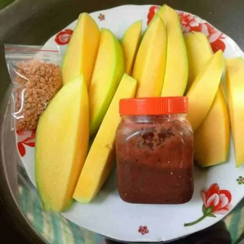 Hình ảnh Xoài keo 300g+ mắm ruốc
