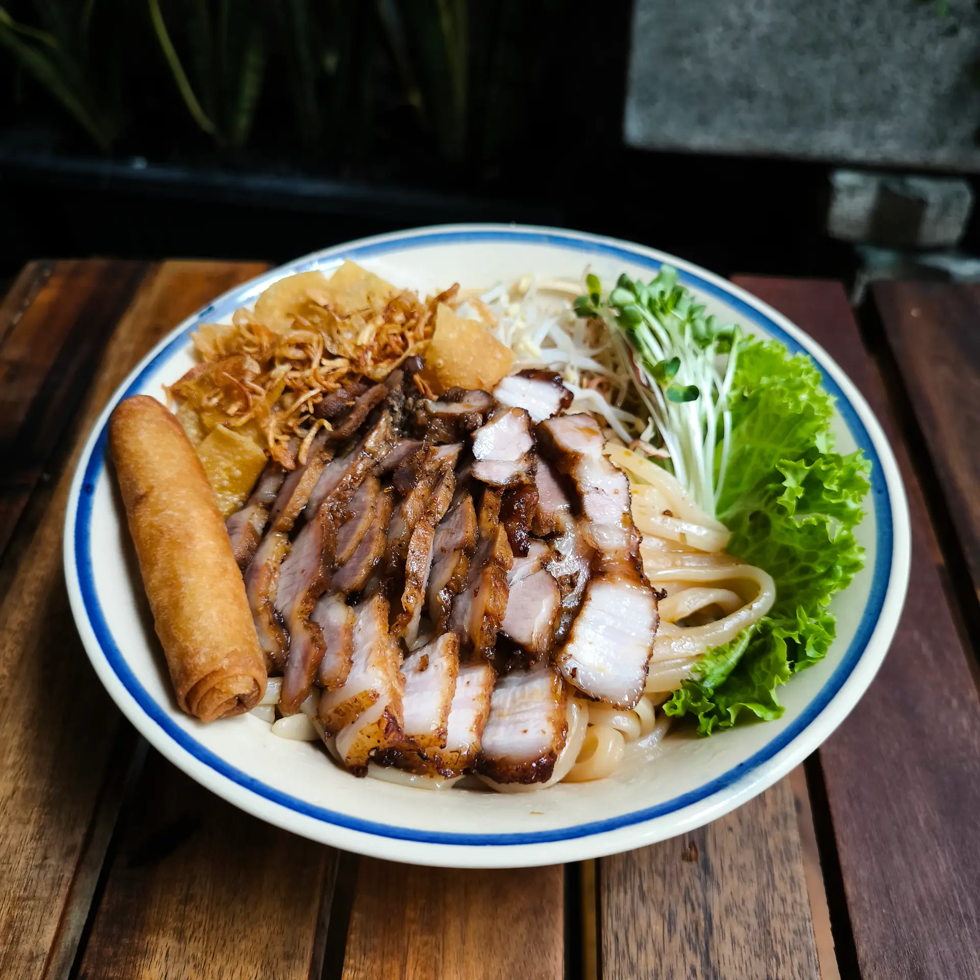 Hình ảnh Cao lầu thịt nướng và ram