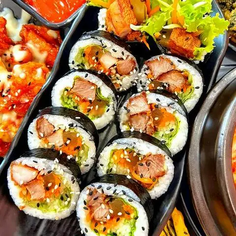 Hình ảnh Kimbap ba rọi heo