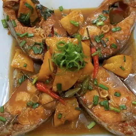 Hình ảnh Cơm cá Bông Lau kho thơm