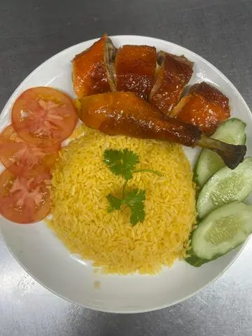 Hình ảnh Cơm gà xối mỡ 