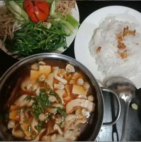 Hình ảnh Lẩu Thái (4 người ăn) Thứ 2 & Mùng 1 &15