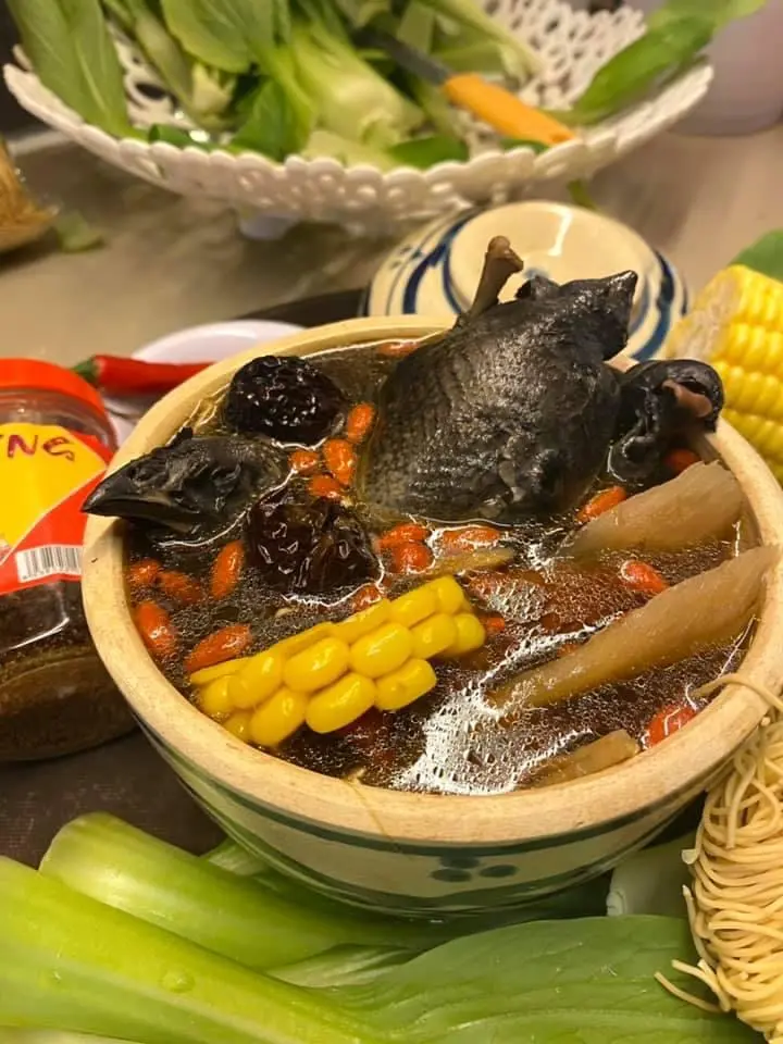 Hình ảnh Gà ác tiềm thuốc bắc