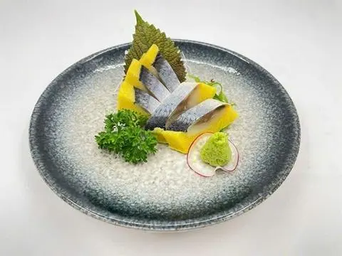 Hình ảnh sashimi cá trích ép trứng 
