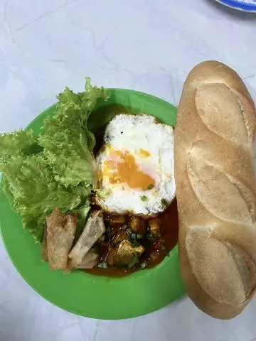 Hình ảnh bánh mì chấm số cá 