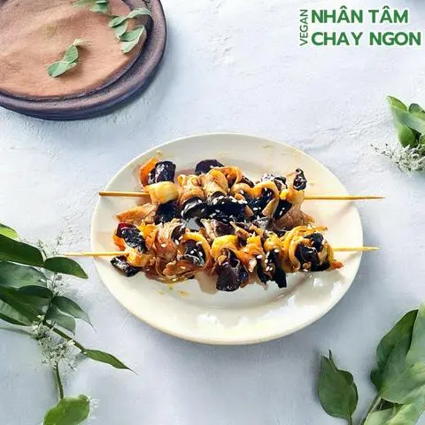 Hình ảnh Cơm nấm xiên sốt sả thuần chay