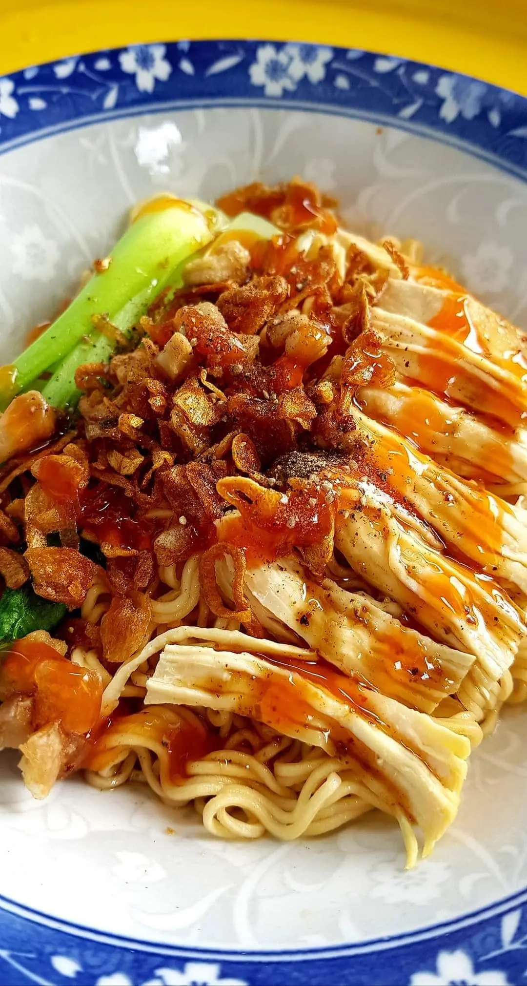 Hình ảnh Mỳ Trộn Gà Xé Lòng Đào
