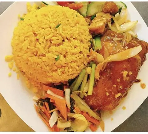 Hình ảnh Cơm đùi gà chiên nước mắm