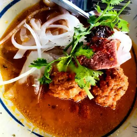 Hình ảnh Bánh Mì Xíu Mại + Patê