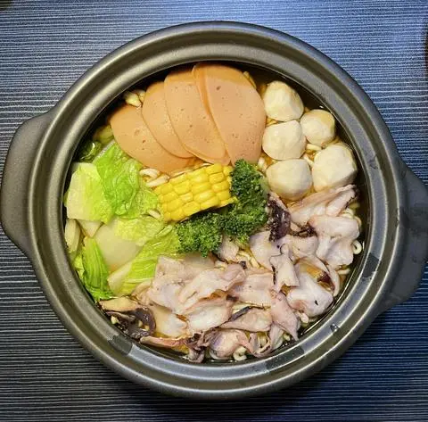 Hình ảnh Mì cay mực thái lát ( như hình )