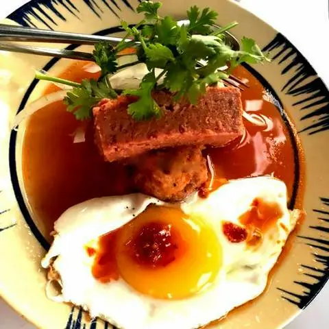 Hình ảnh Bánh Mì Xíu Mại + Ốp La + pate ( đóng hộp )