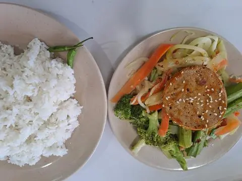 Hình ảnh Cơm chả lụa chay (1 cái)