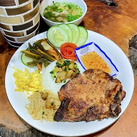 Hình ảnh Cơm Sườn-Bì-Trứng sợi