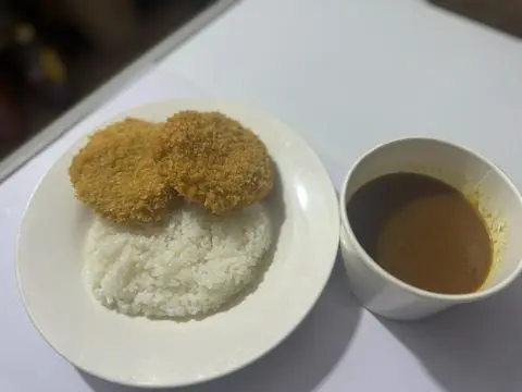 Hình ảnh Cơm cà ri Hamberger Tôm chiên xù