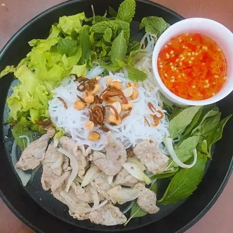 Hình ảnh Bún Thịt Xào + Trà Mận Hà Nội 700ml