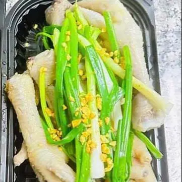 Hình ảnh Chân gà rút xương hấp hành
