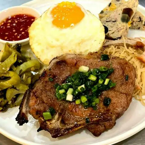 Hình ảnh Cơm Sườn Nướng 