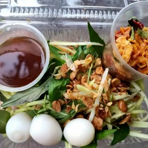 Hình ảnh Xoài trộn các loại khô mắm me