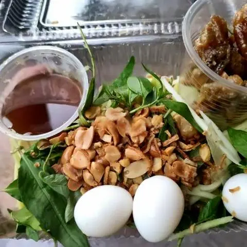Hình ảnh Xoài trộn da gà sốt mắm me
