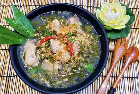 Hình ảnh Canh chua gà lá giang 